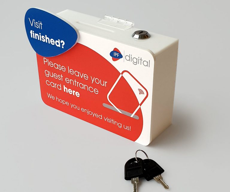 Produkcja pudełka z plexi zamykanego na kluczyk